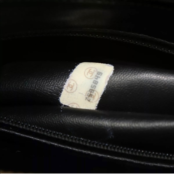 ❤️Authentic CHANEL Enamel Leather Shoulder Bag - Picture 7 of 8